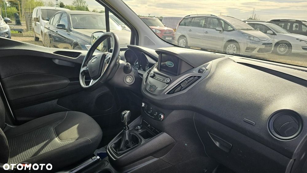 Ford Transit Courier - 14