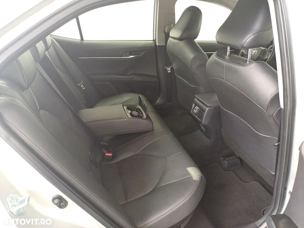 Toyota Camry 2.5 Hybrid Business - 23
