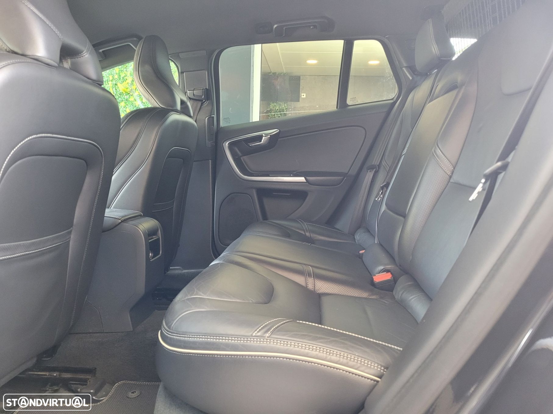 Volvo V60 2.4 D6 R-Design AWD Phev - 10