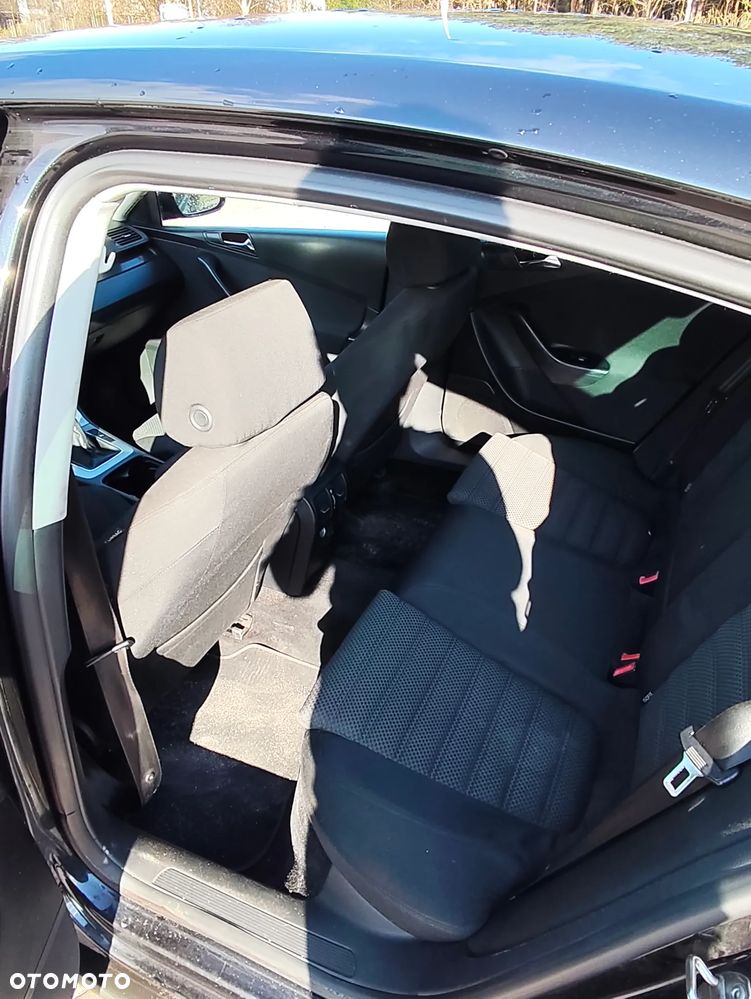 Volkswagen Passat 2.0 TDI DPF Sportline - 4