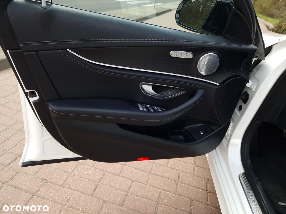 Mercedes-Benz Klasa E 220 d 4-Matic 9G-TRONIC - 19