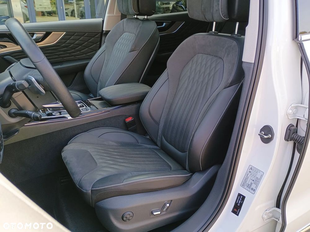 Hongqi HS5 - 12