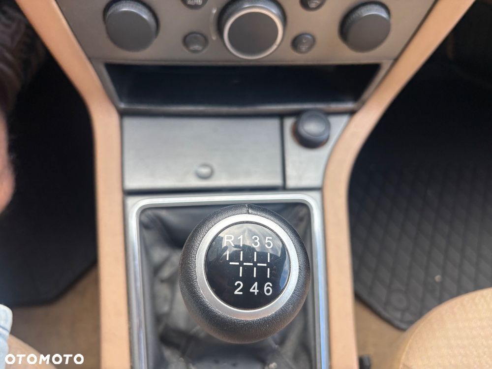 Opel Vectra 1.9 CDTI Essentia - 12