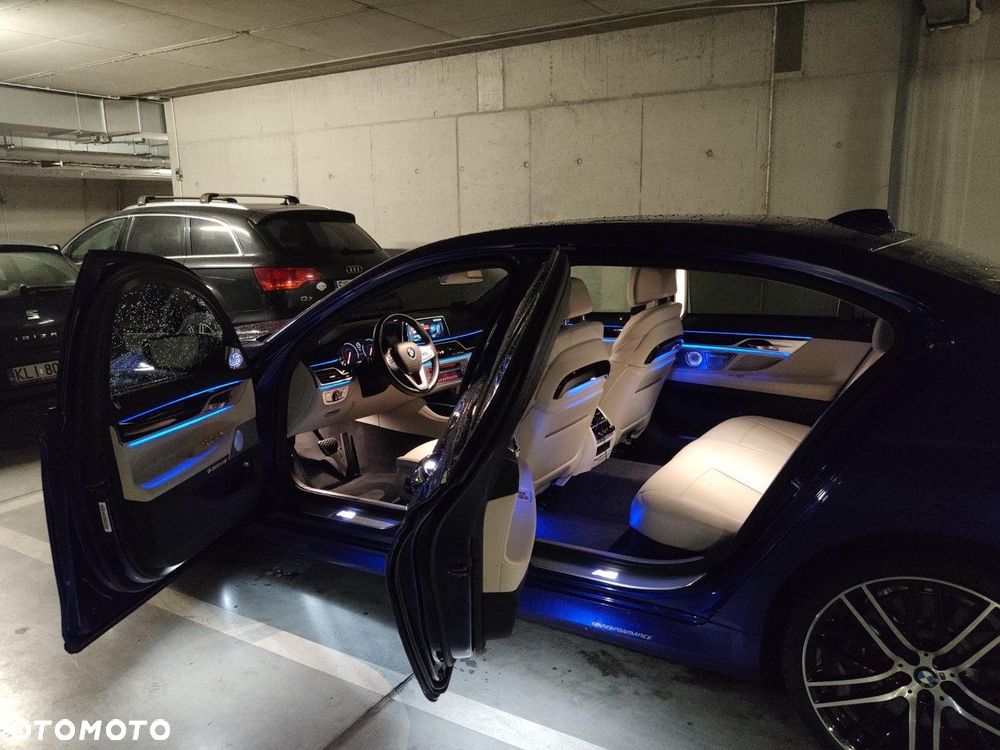 BMW Seria 7 750i - 31