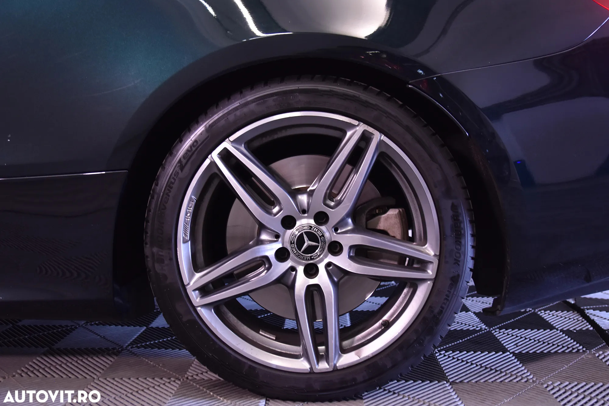 Mercedes-Benz E 400 Coupe 4MATIC Aut. - 13