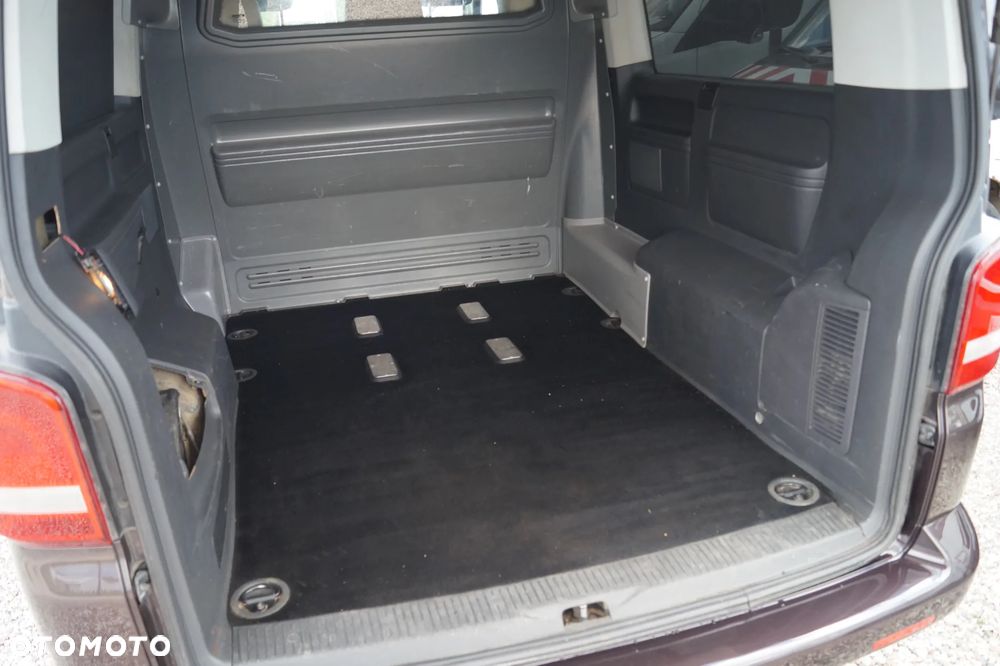 Volkswagen Caravelle - 18
