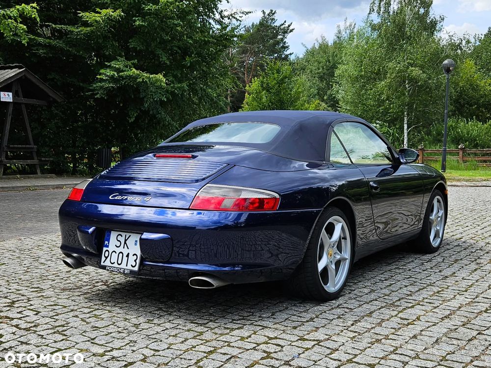 Porsche 911 Carrera 4 - 6