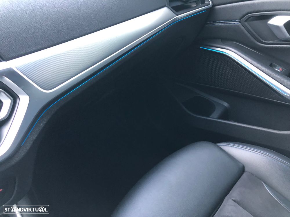 BMW 320 e Pack Desportivo M Auto - 33