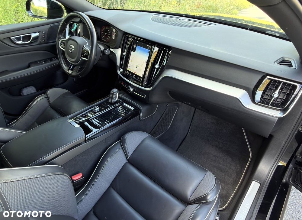 Volvo V60 T8 AWD Twin Engine Geartronic R-Design - 37