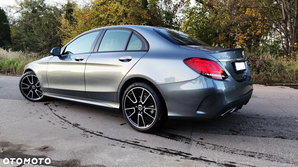 Mercedes-Benz Klasa C 300 9G-TRONIC - 10