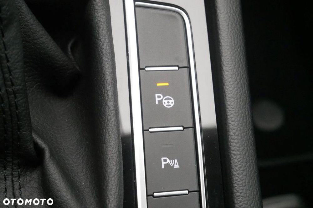Volkswagen Passat Variant 2.0 TSI Elegance DSG - 25