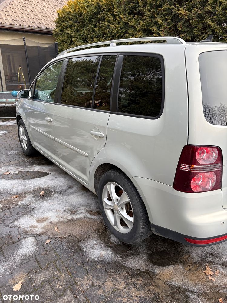 Volkswagen Touran 2.0 TDI DPF Highline - 6