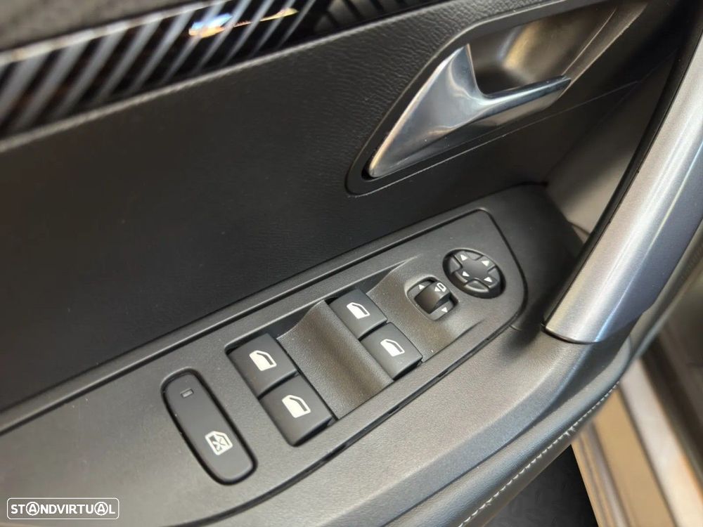 Peugeot 2008 1.2 PureTech Allure Pack — fotografia 19