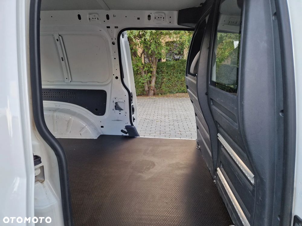 Volkswagen CADDY MAXI - 25