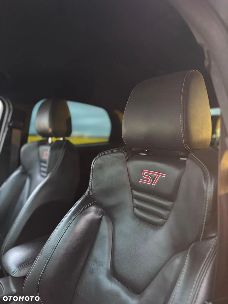 Ford Focus 2.0 EcoBoost ST - 15