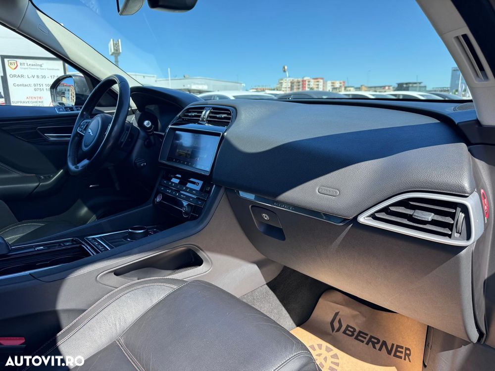 Jaguar F-Pace 20d AWD Aut. Pure - 14