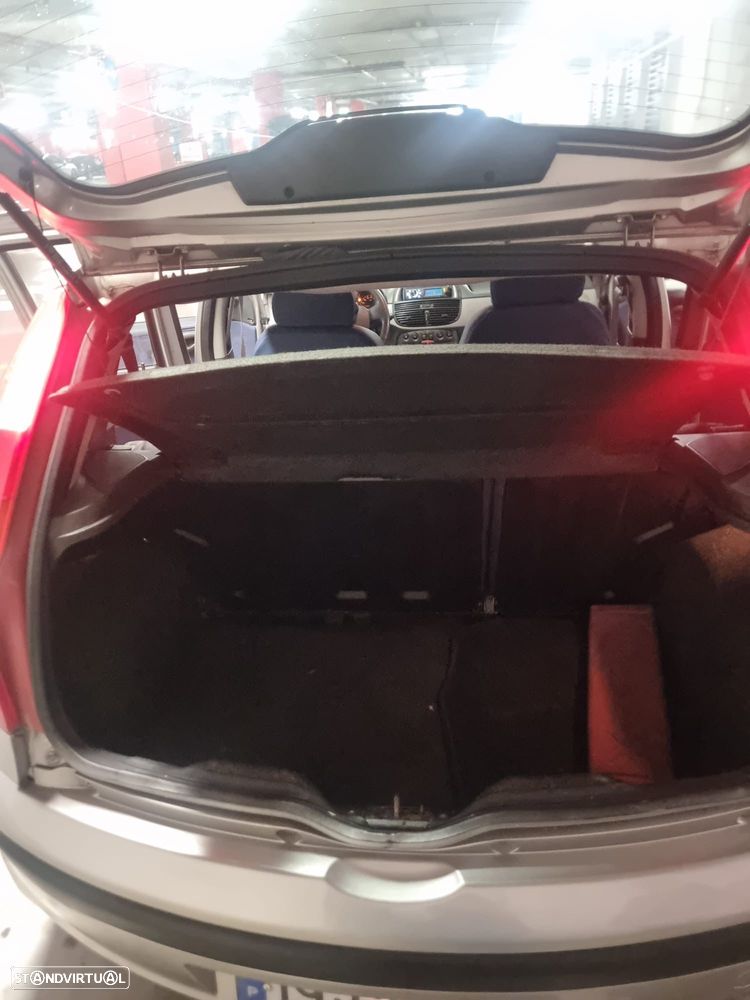 Fiat Punto 1.9 JTD 85 Emotion - 10