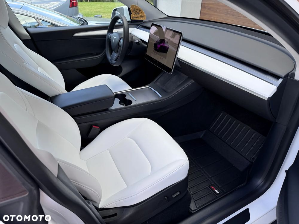Tesla Y - 13