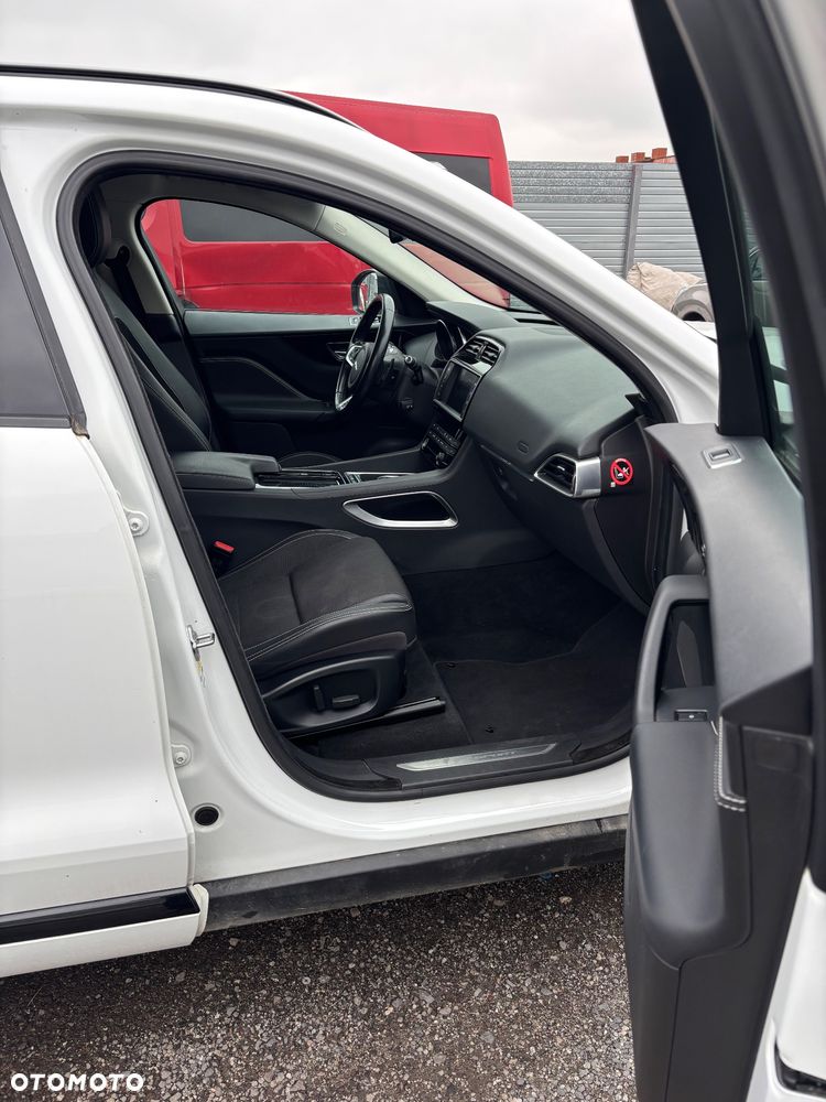 Jaguar F-Pace 20d R-Sport - 17
