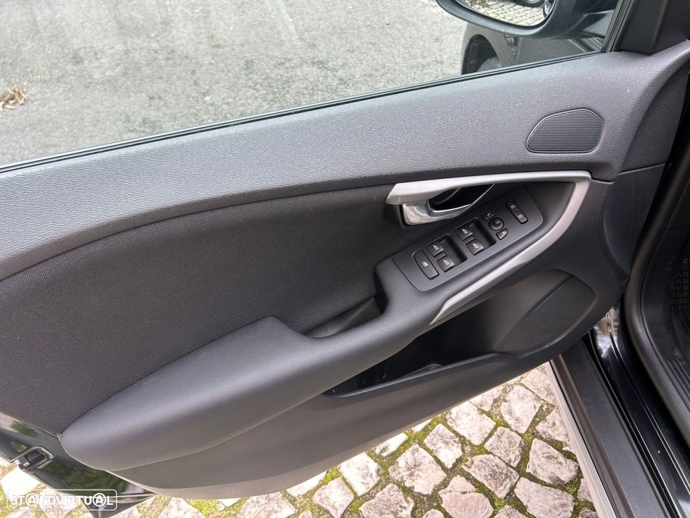 Volvo V40 Cross Country 2.0 D2 VOR - 28