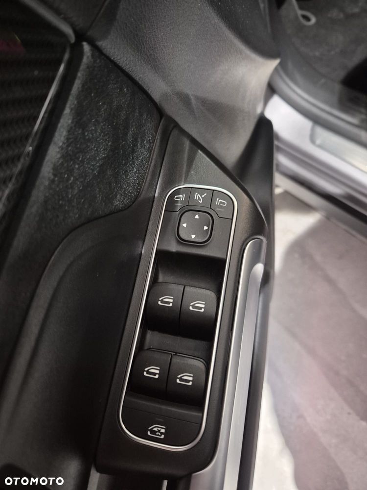 Mercedes-Benz GLB - 16