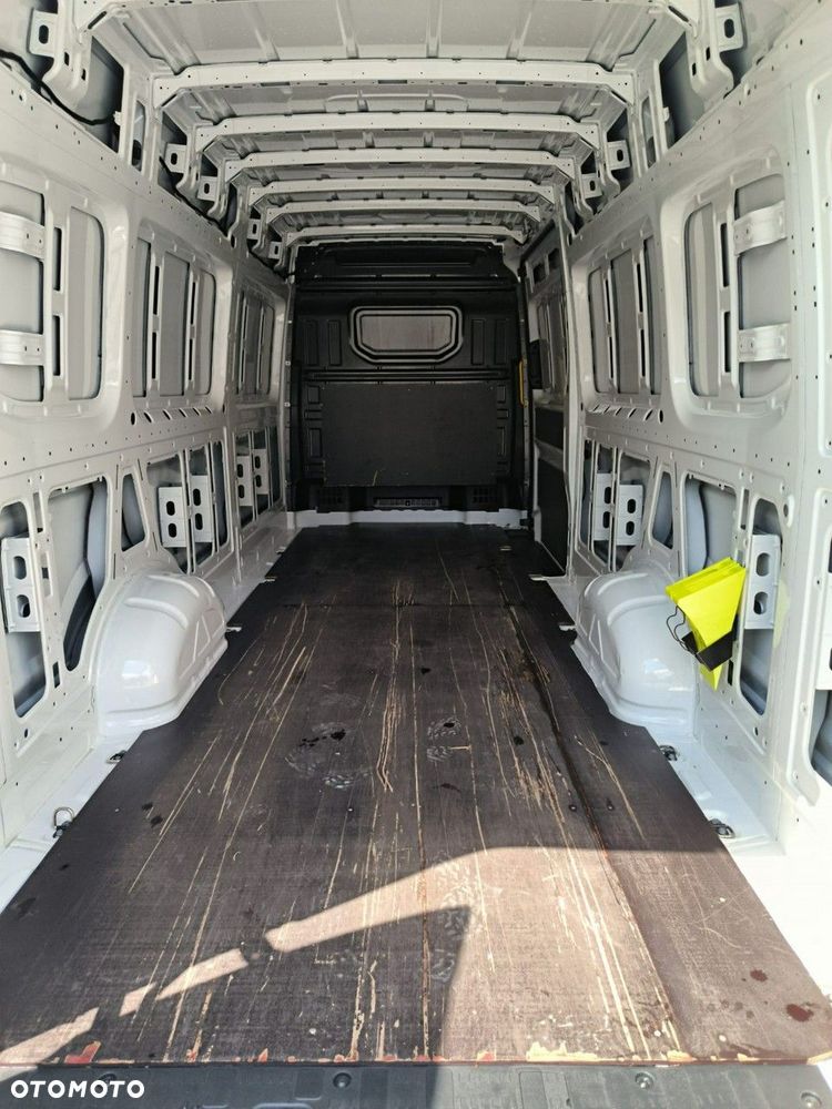 Volkswagen Crafter - 31