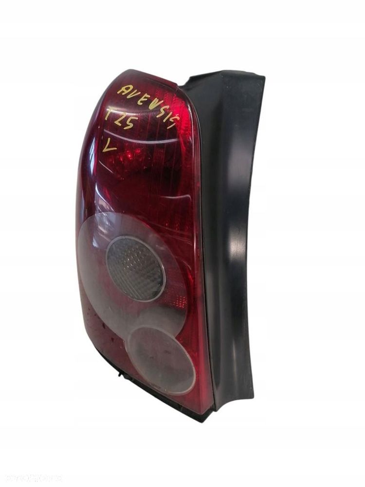 lampa lewa tył kombi toyota avensis t25 2.2 d-cat - 2