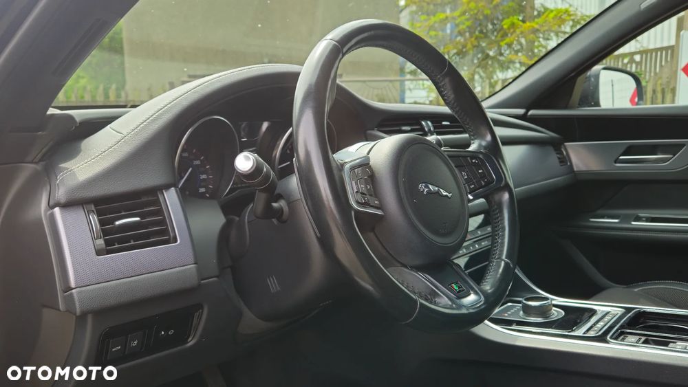 Jaguar XF 2.0 i4D R-Sport - 20