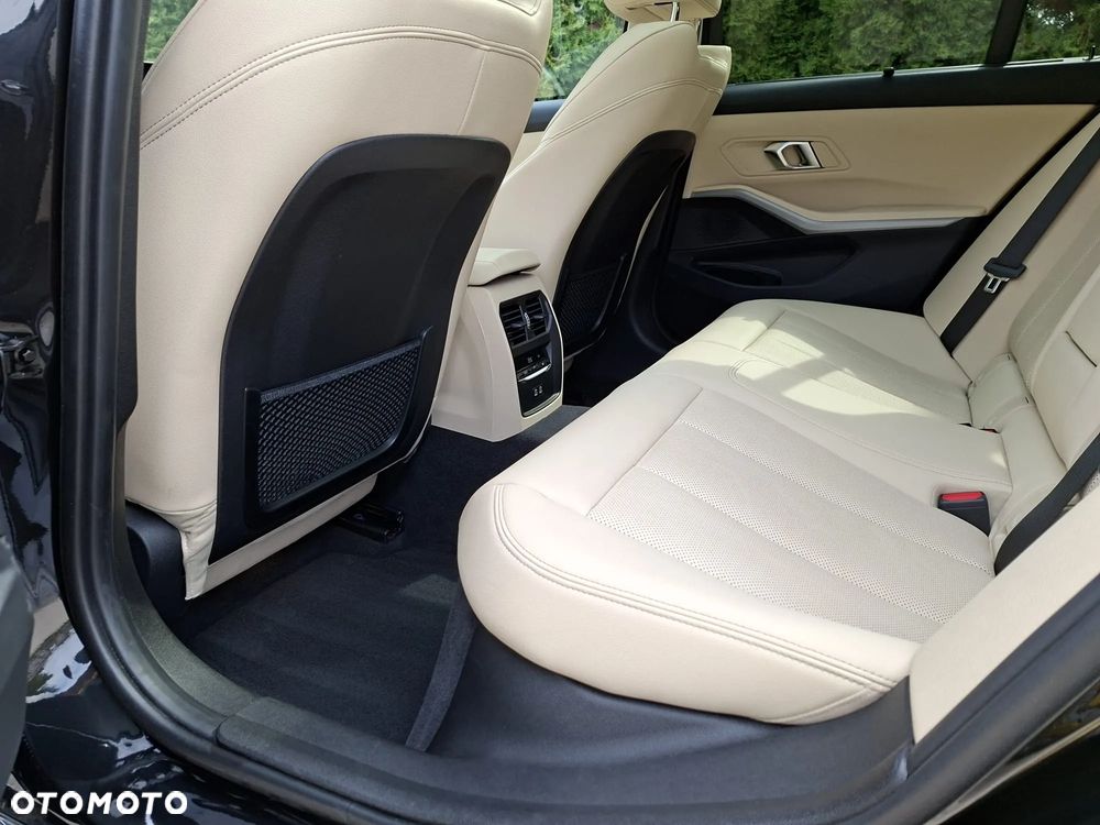 BMW Seria 3 320e PHEV xDrive - 22