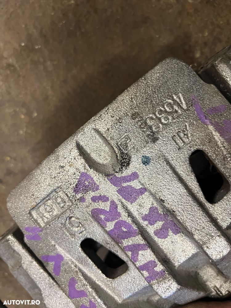 Etrier stanga fata Toyota RAV4 Hibrid 2017 - 4