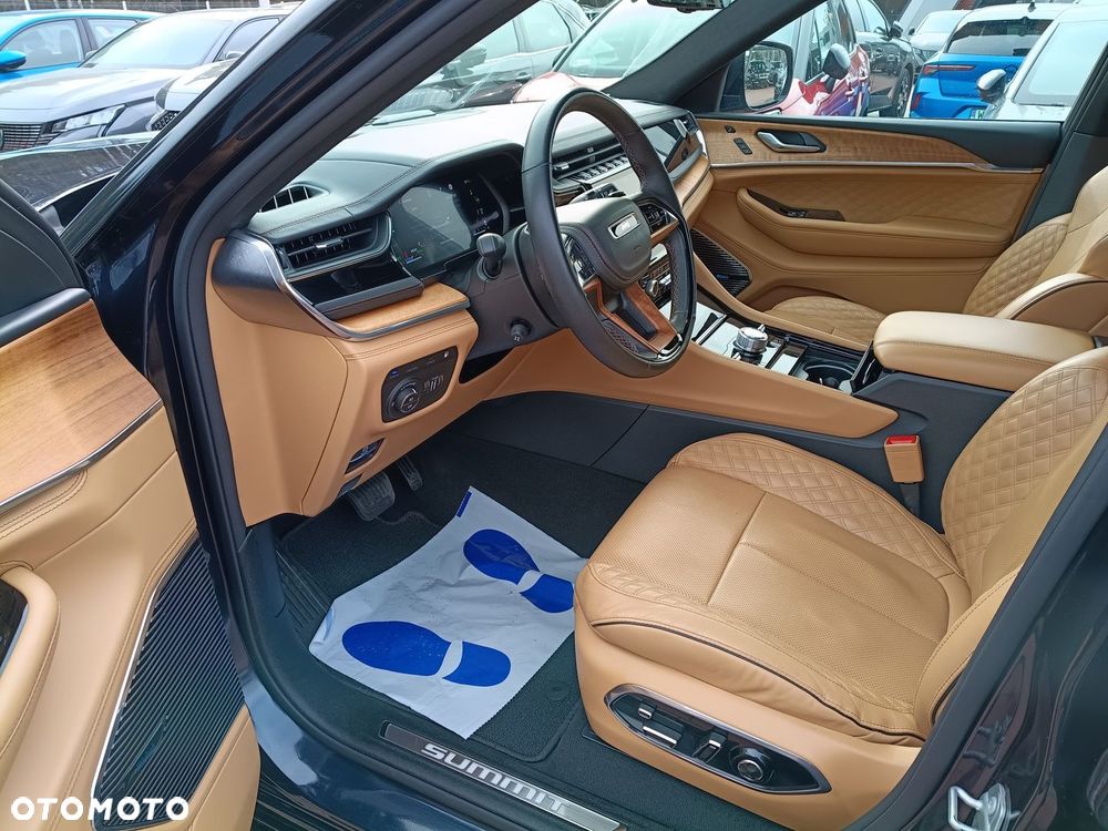 Jeep Grand Cherokee - 13