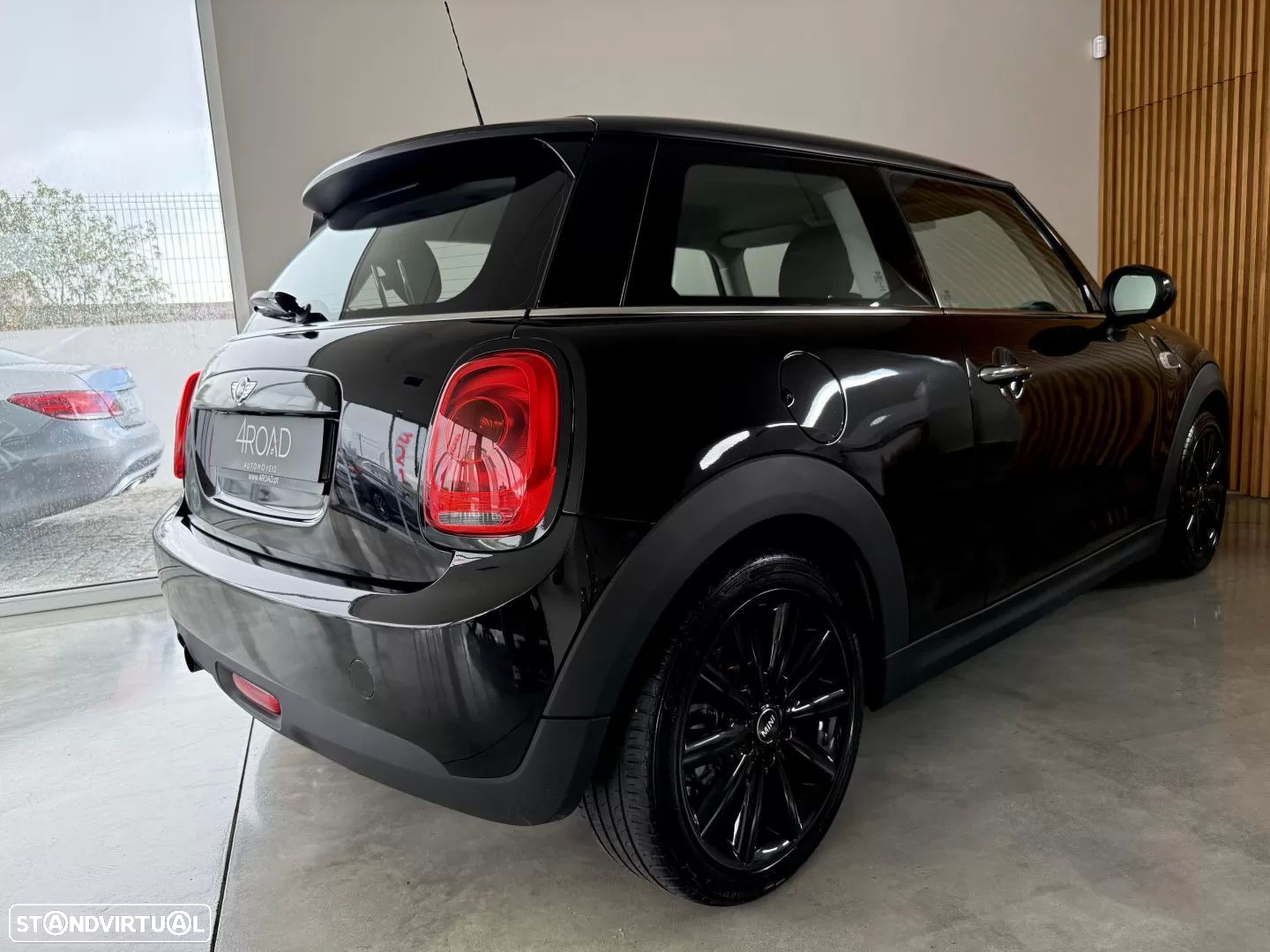 MINI 3 Portas One D - 18