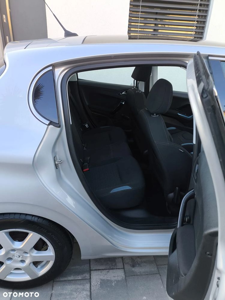 Peugeot 208 e-HDi FAP 92 EGS6 Stop&Start Allure - 12