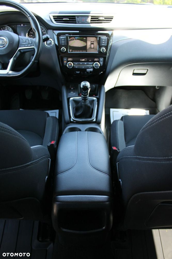 Nissan Qashqai 1.3 DIG-T N-Connecta EU6d - 25