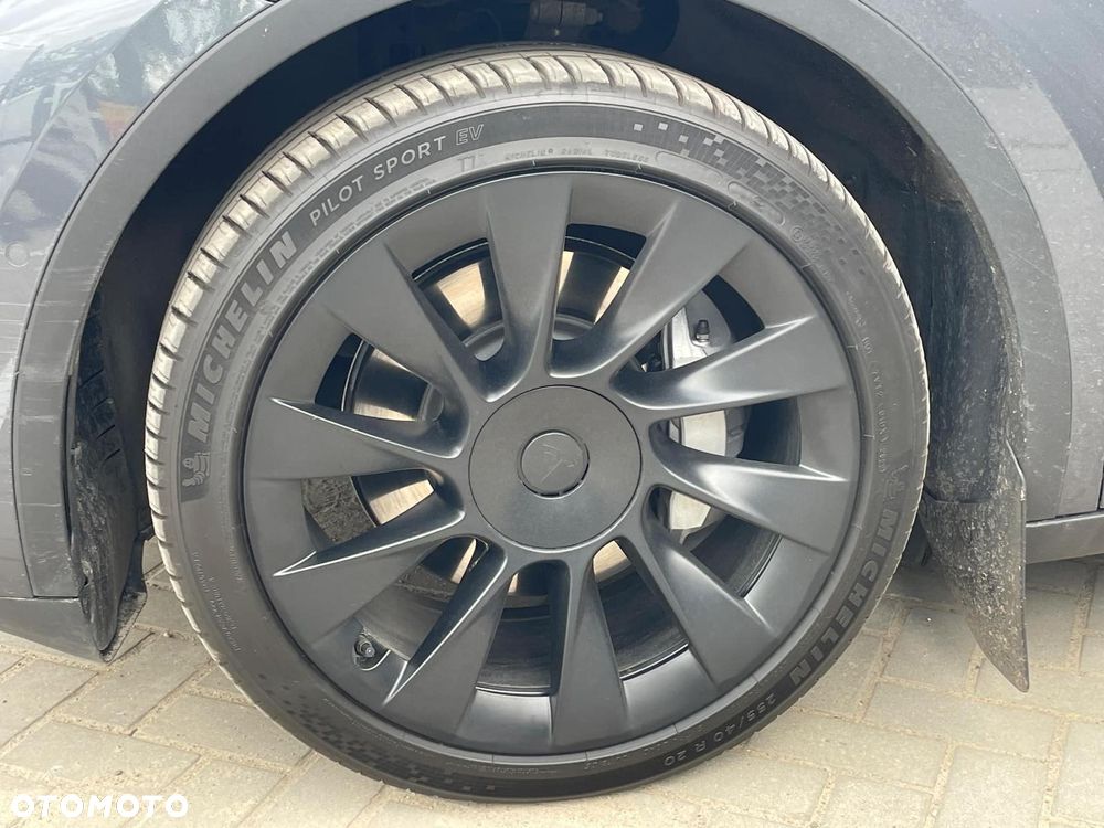 Tesla Y Long Range AWD - 10