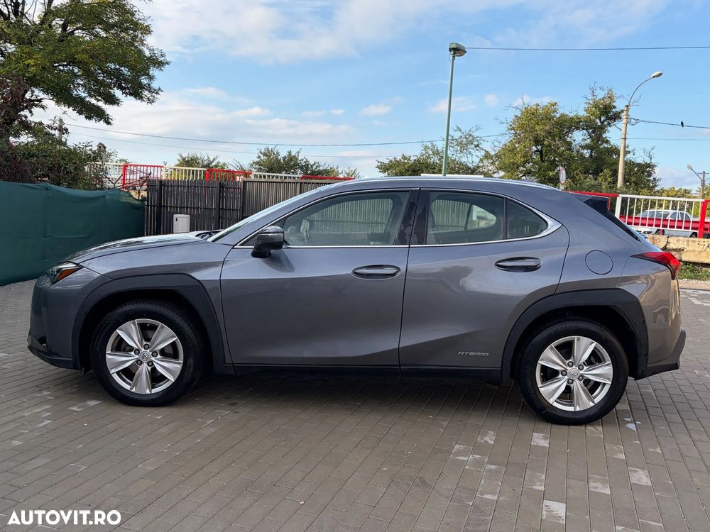 Lexus UX 250h - 13