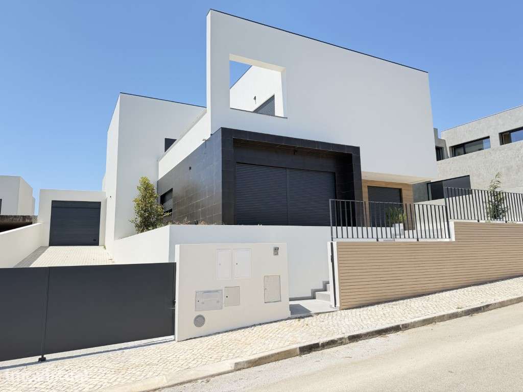 Moradia T5 de Luxo com Piscina e Jardim | Ponte do Rol | Torres Vedras - Grande imagem: 3/38