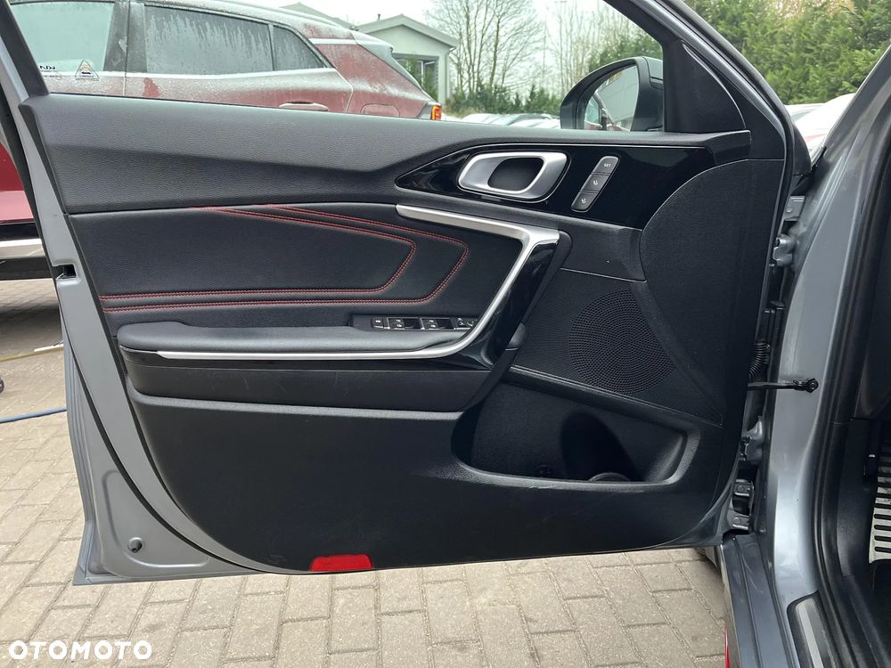 Kia ProCeed 1.6 T-GDI GT DCT - 10