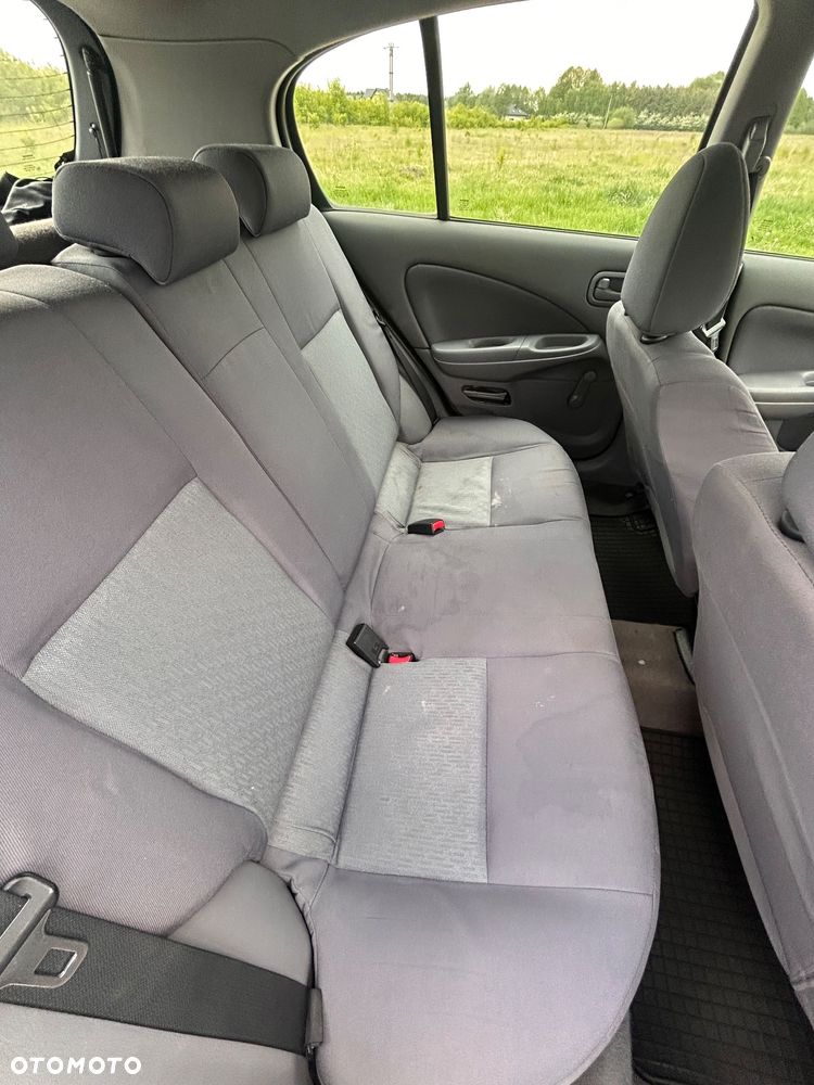 Nissan Almera 1.5 Base - 9
