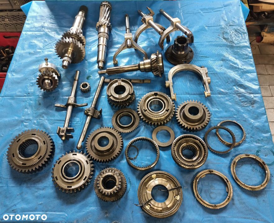 SKRZYNIA BIEGÓW WAŁEK POŚREDNI IVECO DAILY 6B 03-12 - 1