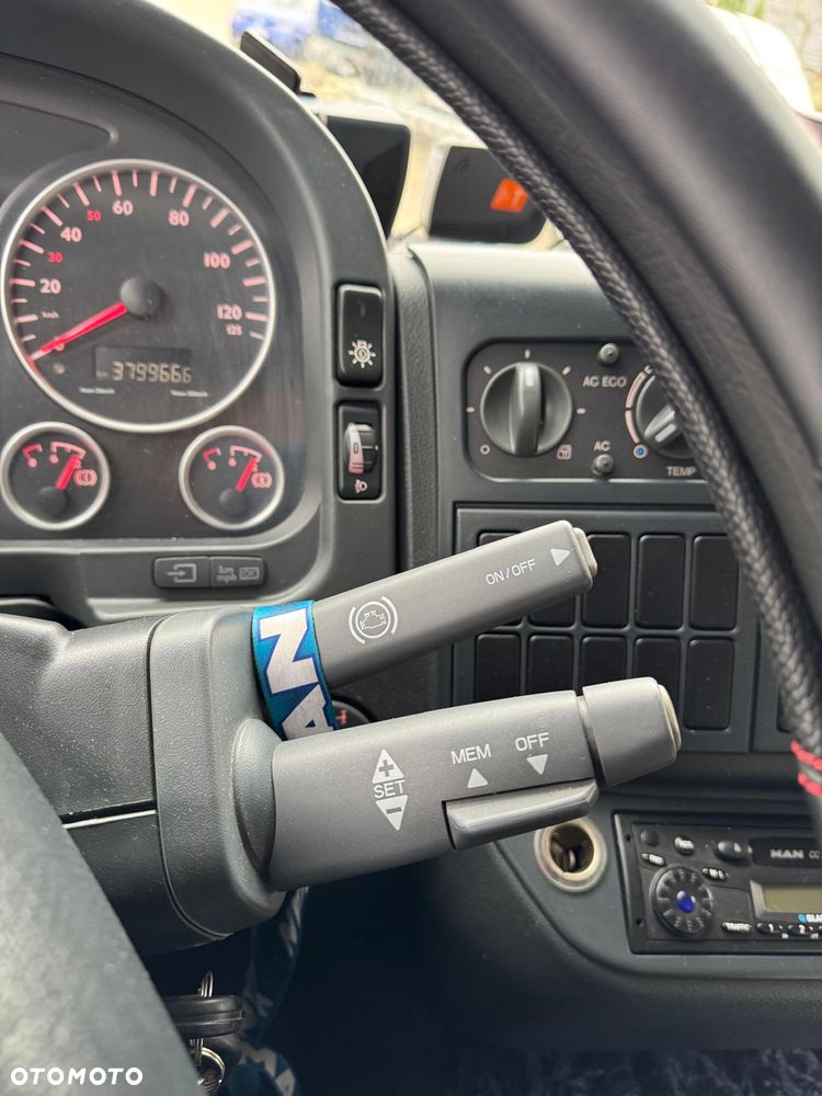 MAN TGL 8.240 4x2 BL - 18