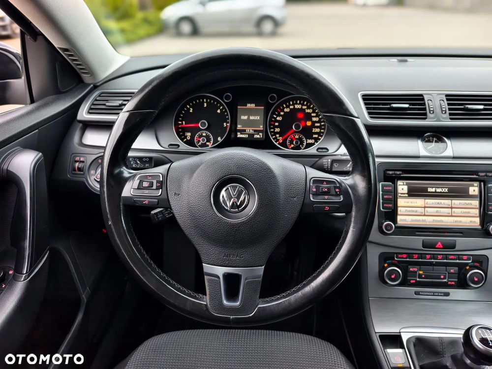 Volkswagen Passat 2.0 TDI Comfortline - 11