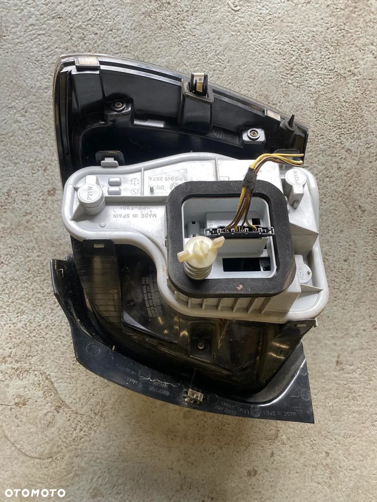VW POLO 6R LAMPA LEWA PRAWA TYŁ TYLNA 6R0945257A - 4