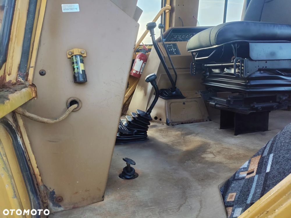 Caterpillar 428B , KOPARKO-ŁADOWARKA  , NOWE OPONY , Z FIRMY PAŃSTWOWEJ , STAN SUPER - 27