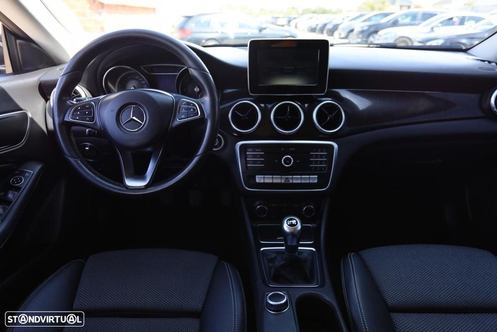 Mercedes-Benz CLA 180 d Shooting Brake - 17