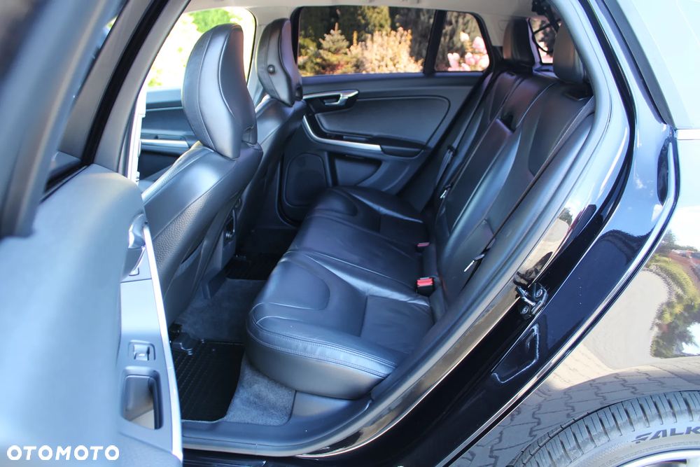 Volvo V60 D5 Summum - 26