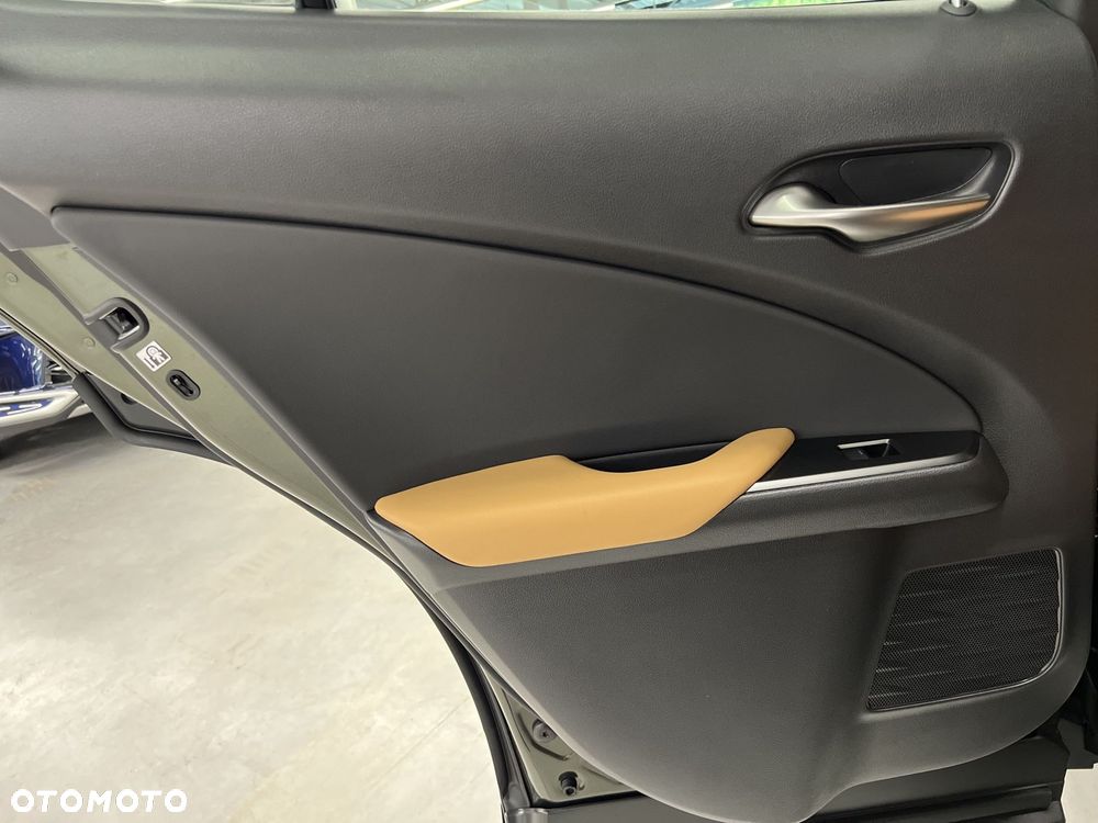 Lexus UX - 38