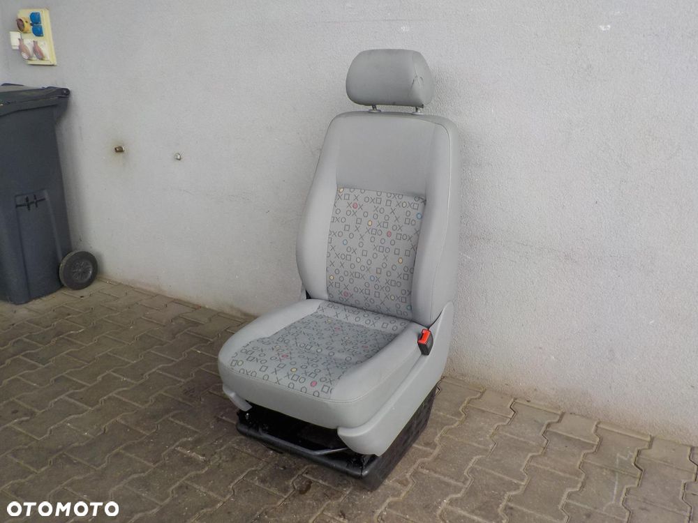 VW T5 FOTEL PRAWY PASAŻERA Z PODSTAWĄ XOXO - 2