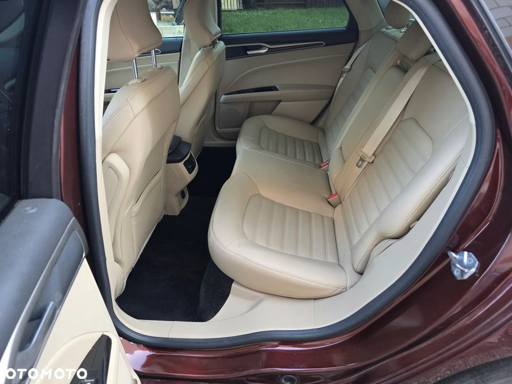 Ford Fusion - 10