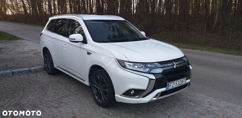 Mitsubishi Outlander - 2